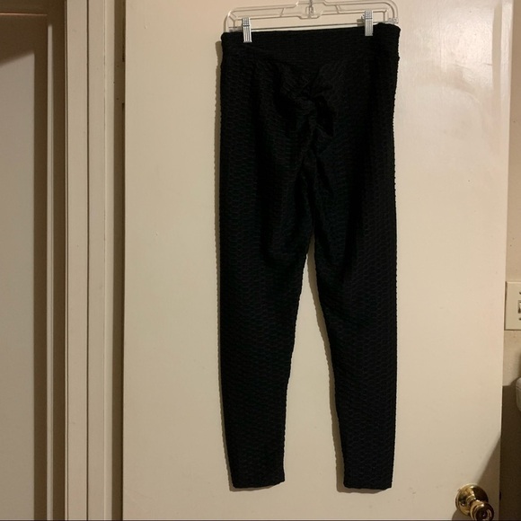 Textured Booty Scrunch Butt Lifting Black Leggings. Size XL - Picture 9 of 9